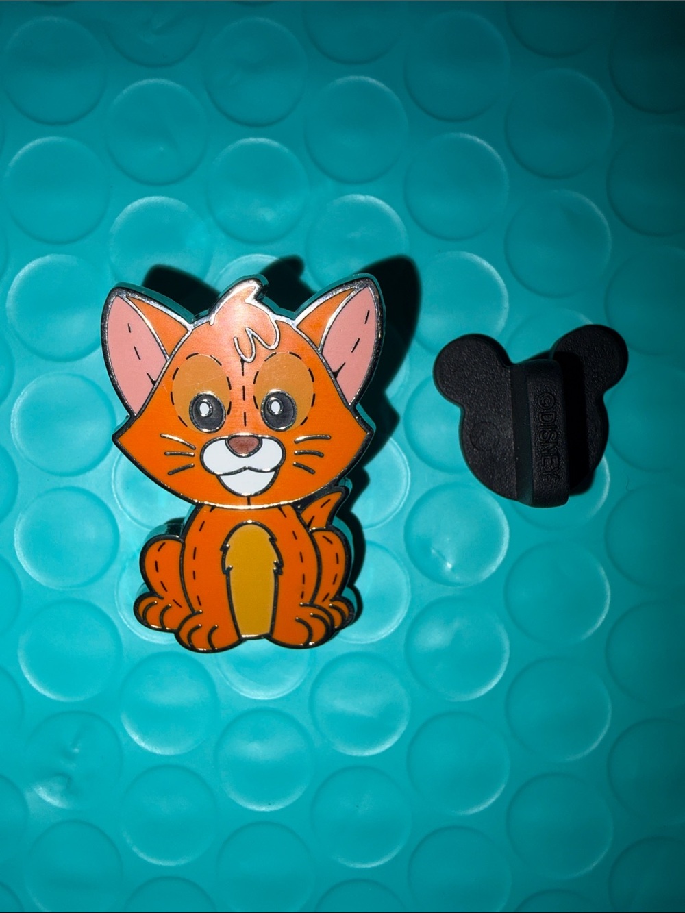 Disney Oliver Cat Enamel Pin